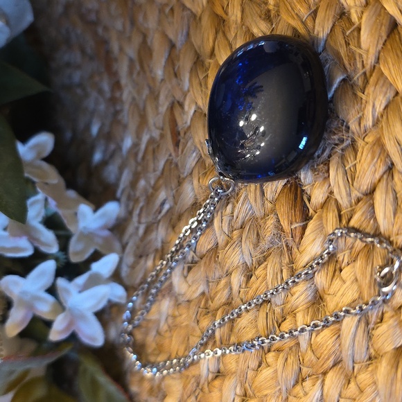 Deep Blue Stone Pendant Necklace - Picture 4 of 8